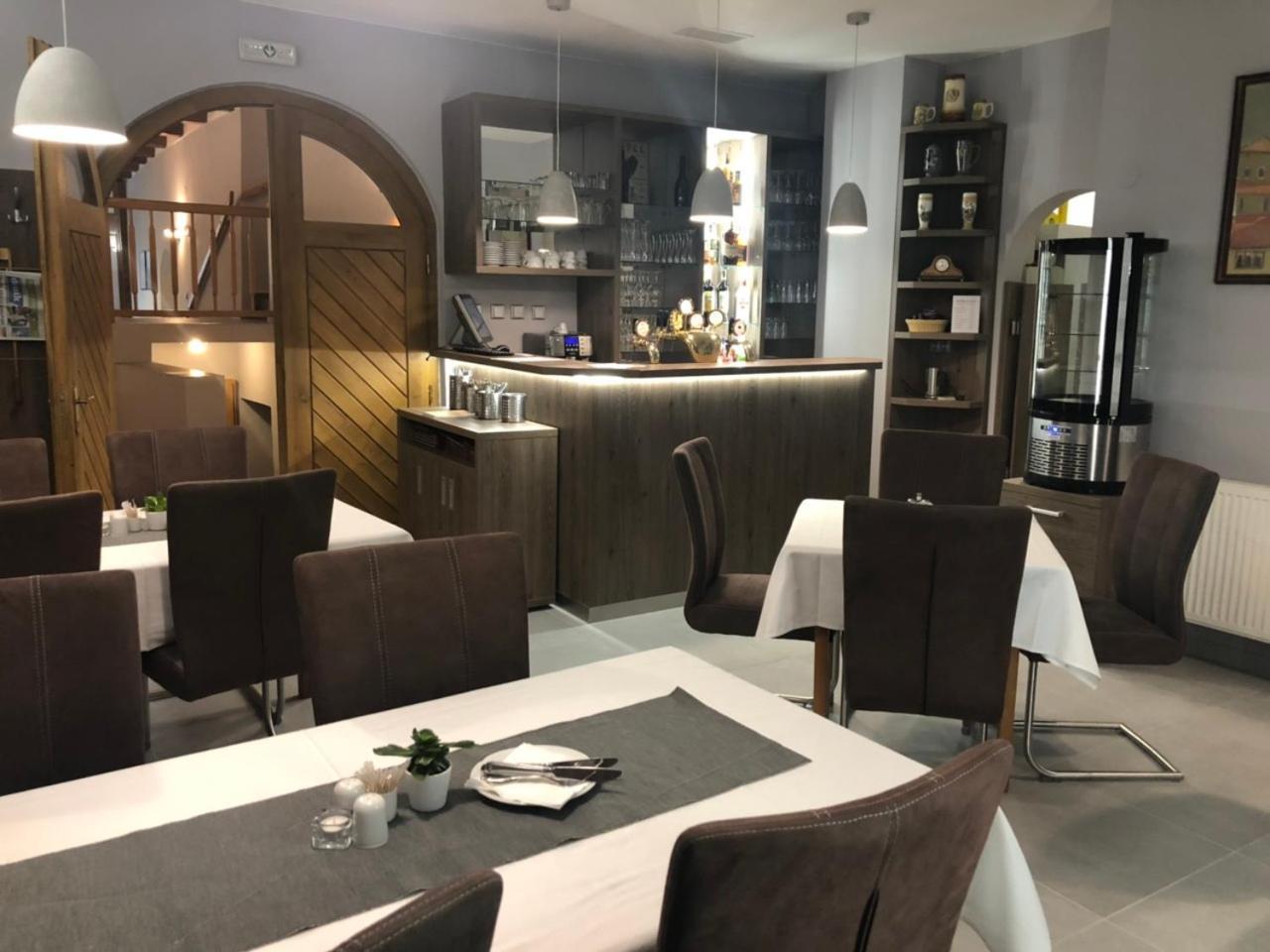 古曼酒店 Horšovský Týn 外观 照片