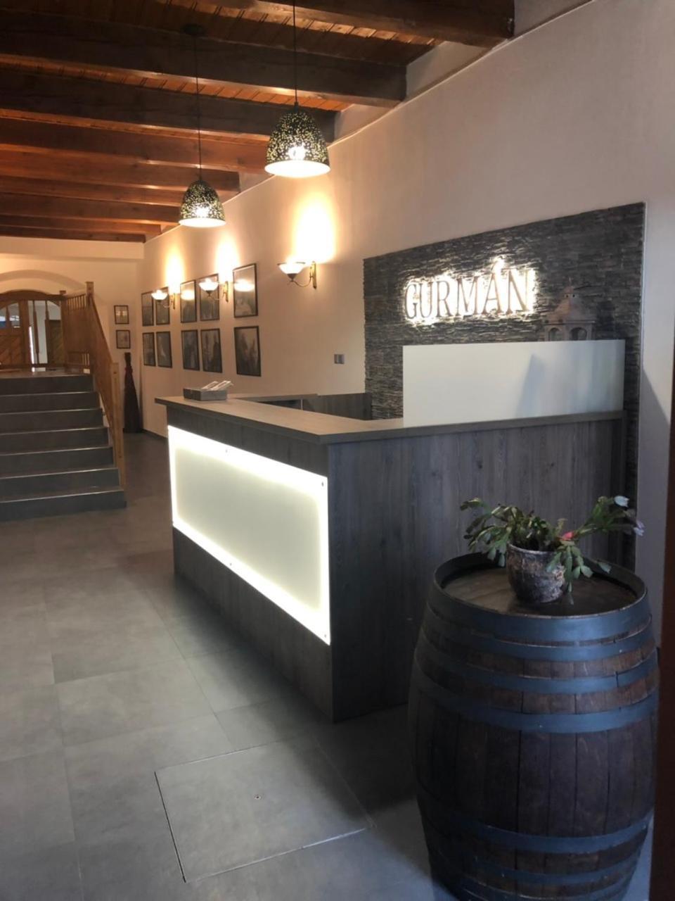 古曼酒店 Horšovský Týn 外观 照片